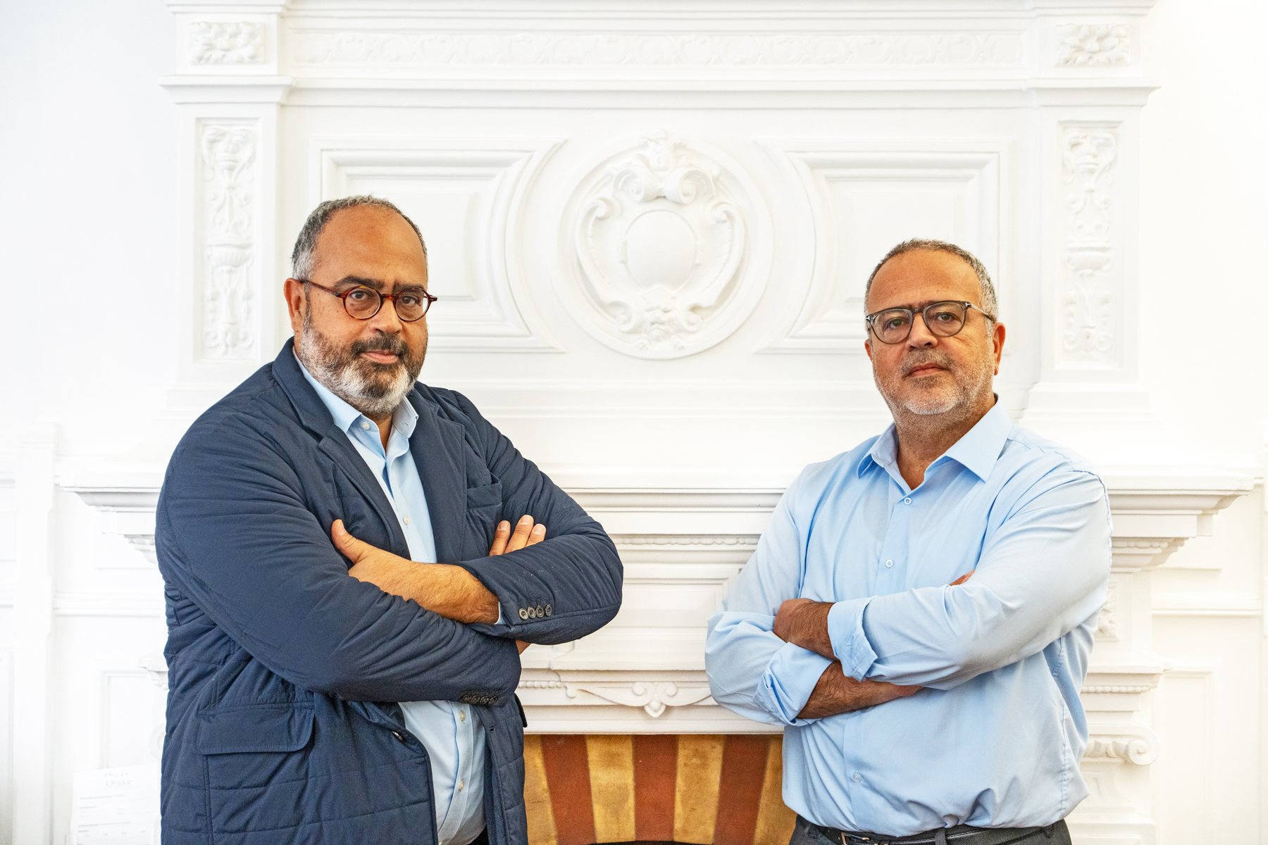 Guy et Max Mouyal dans les bureaux du cabinet