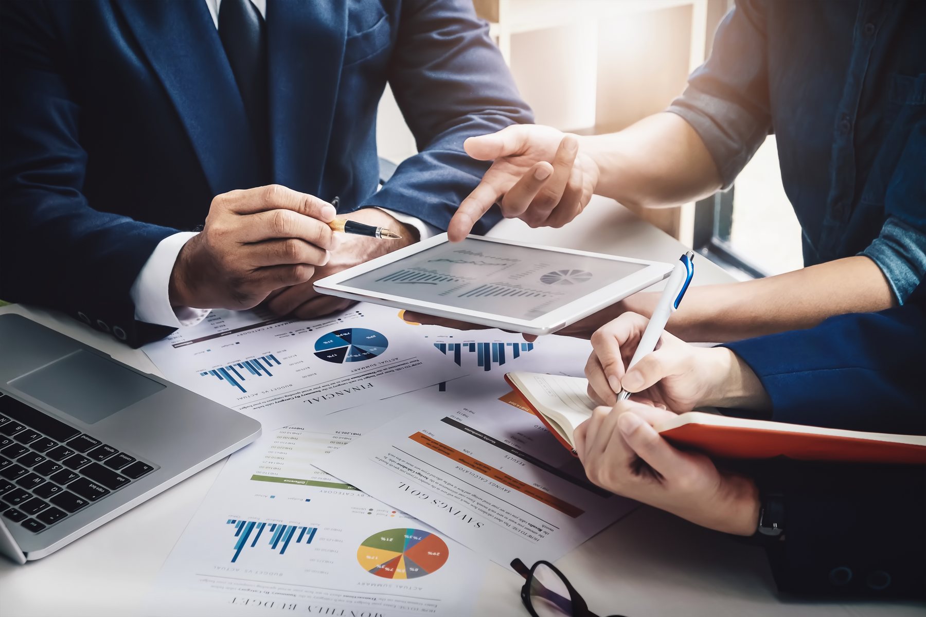Analyse de tableaux financiers en réunion